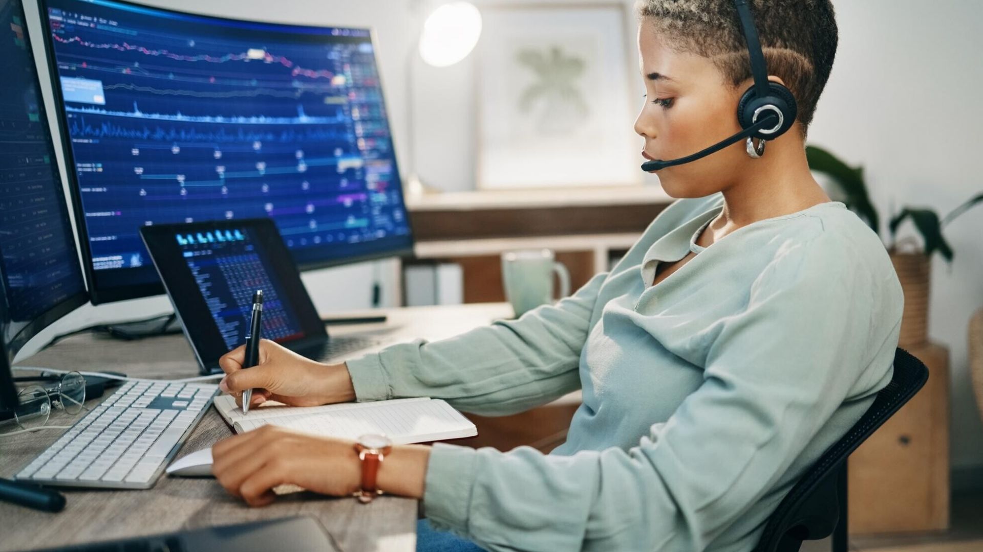 Choosing the Right Call Center Software: Features Every Business Needs